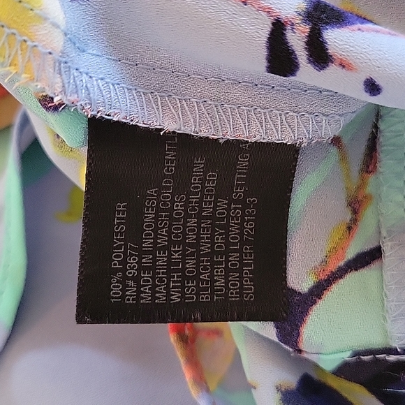 Worthington V neck with Tie Flutter Sleeve L - Picture 5 of 6